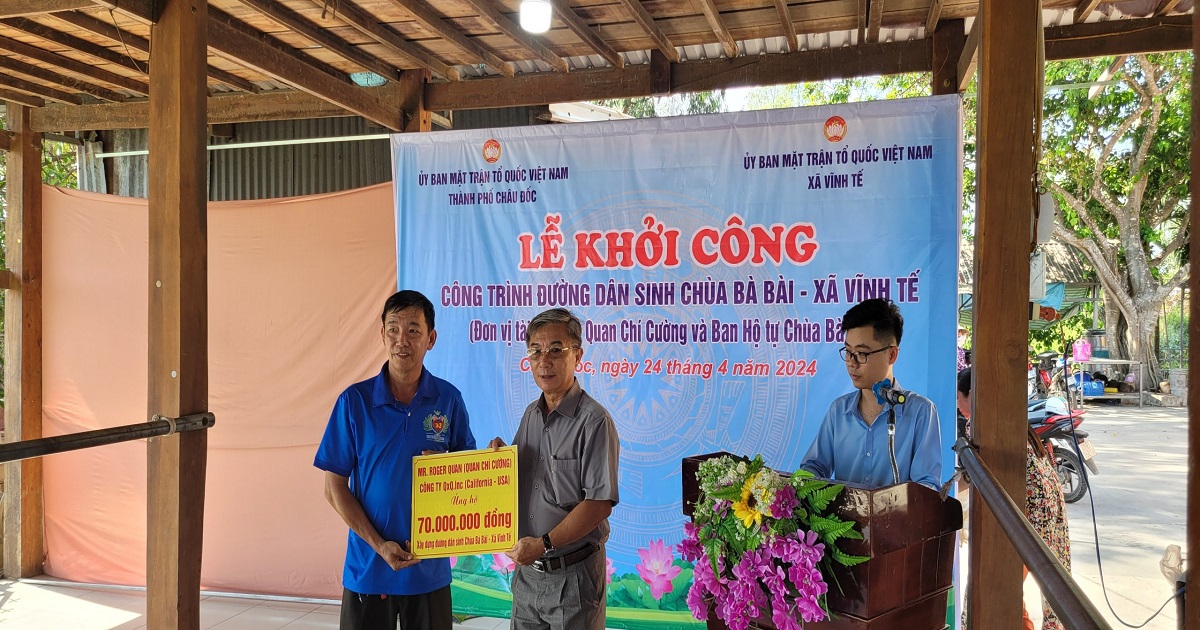 Khởi công đường dân sinh