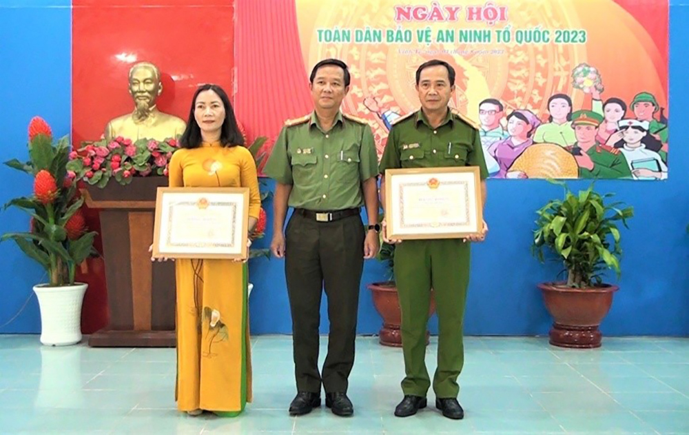 khen thưởng