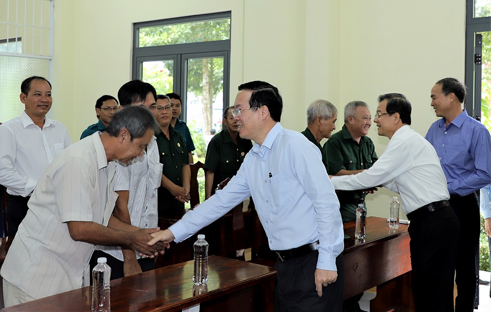 Chủ tịch nước Võ Văn Thưởng vui mừng, phấn khởi khi thấy bộ mặt, đời sống người dân xã Vĩnh Tế phát triển