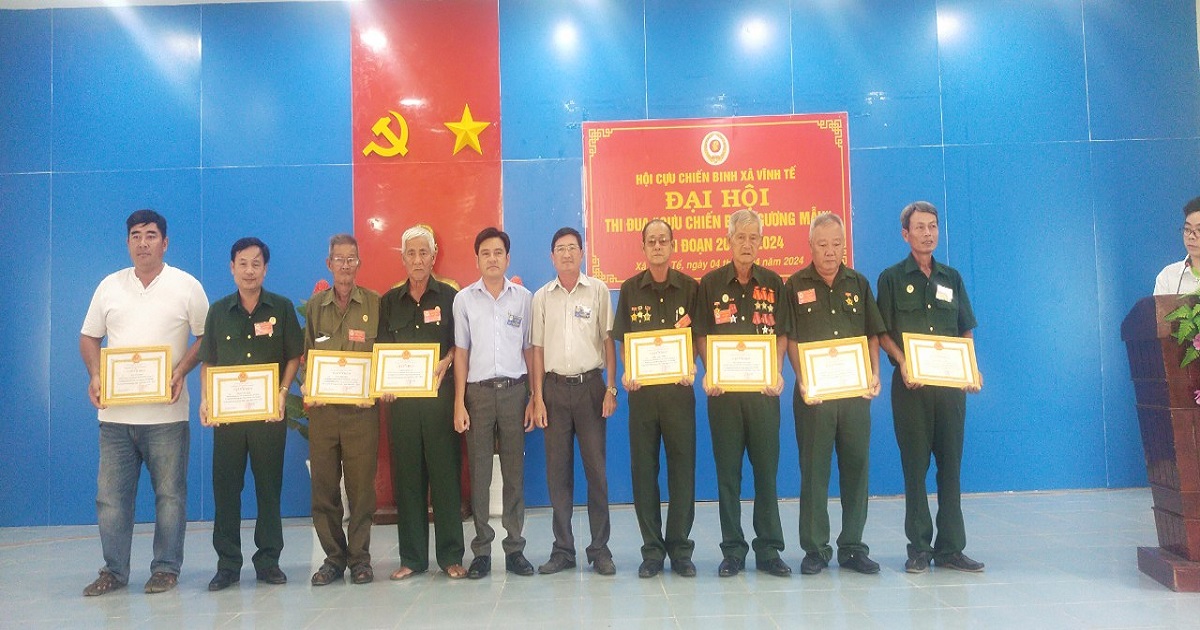 Cực chiến binh gương mẫu