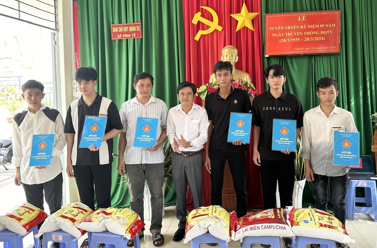 Dan quan tu ve