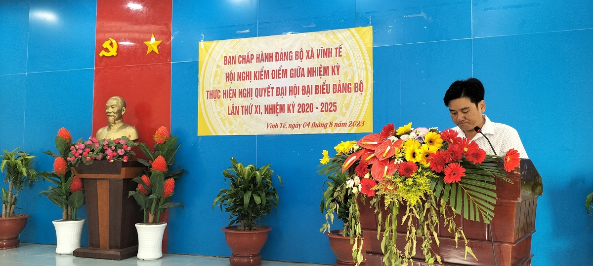 Thông qua báo cáo